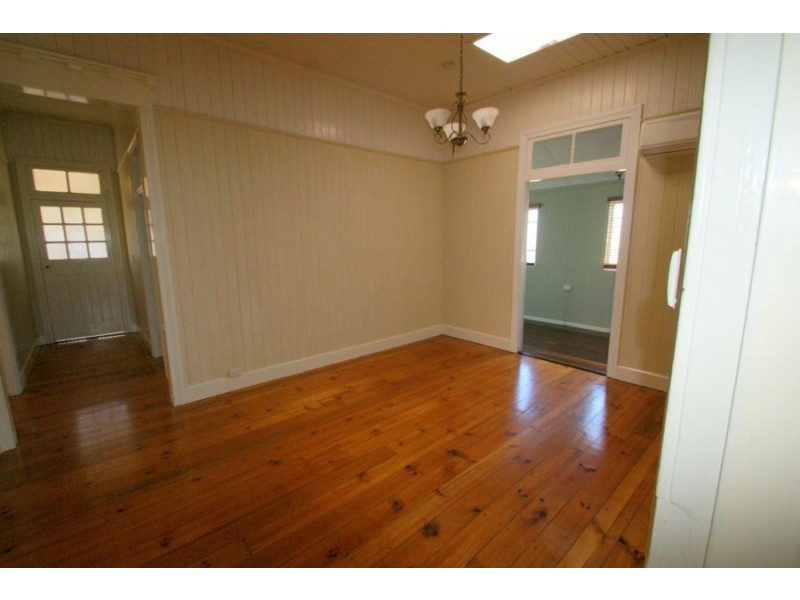 8 Dry Street, Maryborough QLD 4650