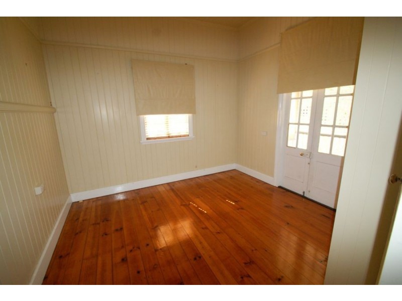 8 Dry Street, Maryborough QLD 4650