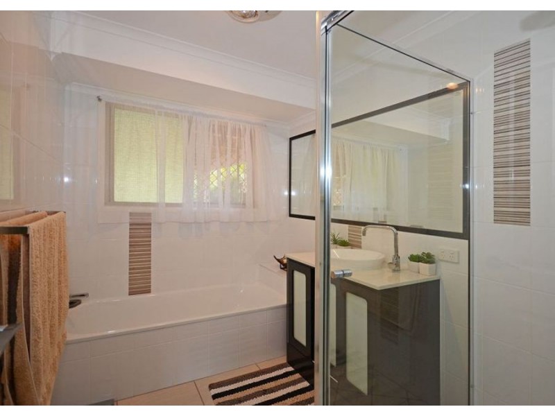 5 Casandra Cresent, Urangan QLD 4655