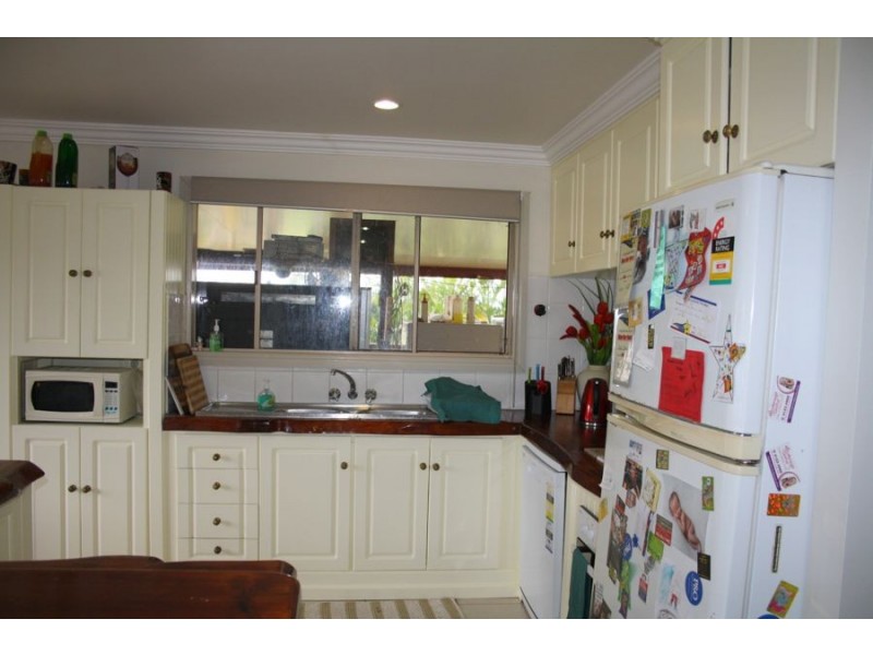 11 Toft Road, Island Plantation QLD 4650