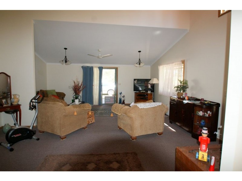 9 Leah Drive, Oakhurst QLD 4650