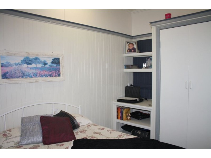 174 Cambridge Street, Granville QLD 4650