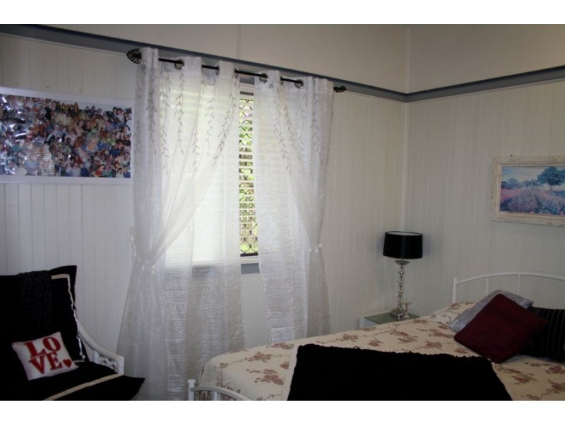 174 Cambridge Street, Granville QLD 4650