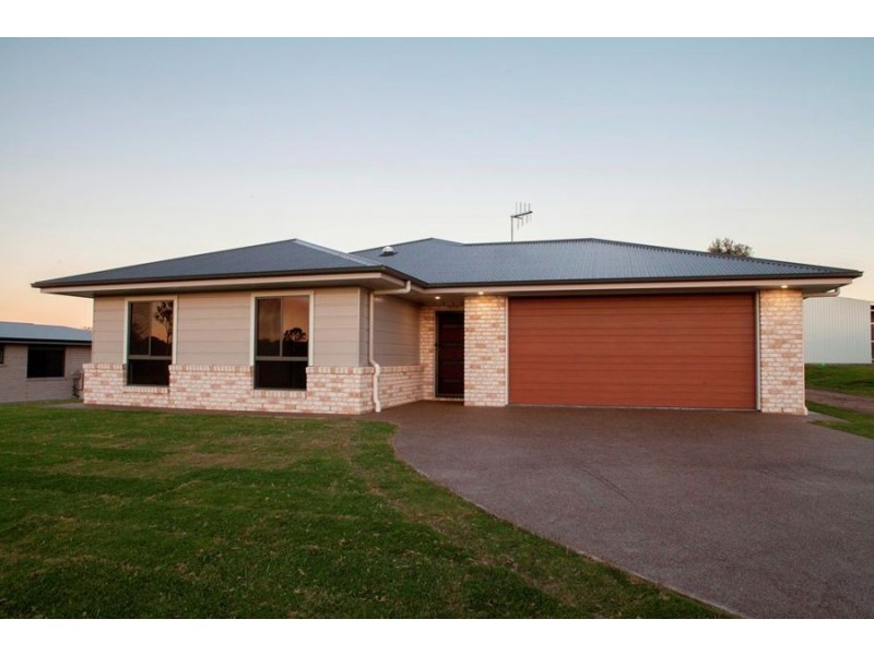 7 Kingfisher Drive, Oakhurst QLD 4650