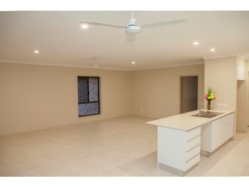7 Kingfisher Drive, Oakhurst QLD 4650