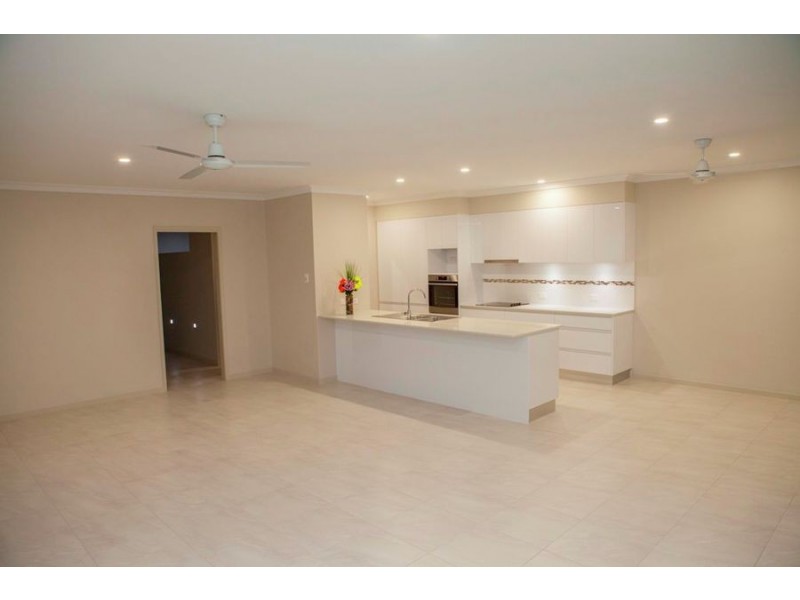 7 Kingfisher Drive, Oakhurst QLD 4650