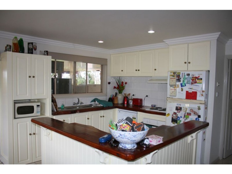 11 Toft Road, Island Plantation QLD 4650