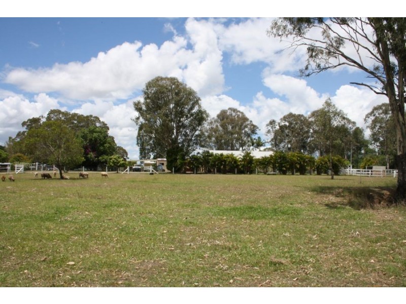 11 Toft Road, Island Plantation QLD 4650