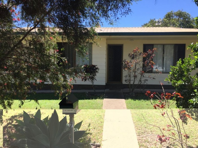 7 Ross Street, Urangan QLD 4655