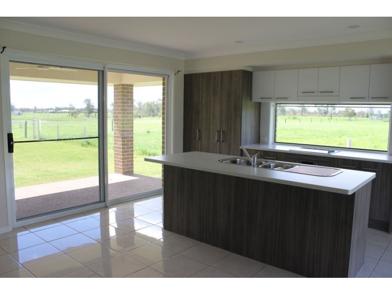 6 Boundary Road, Oakhurst QLD 4650