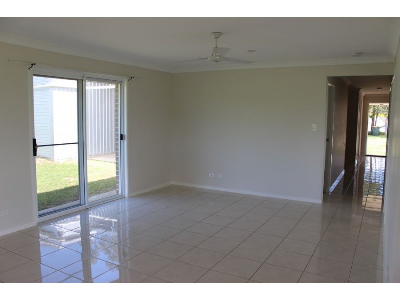 6 Boundary Road, Oakhurst QLD 4650