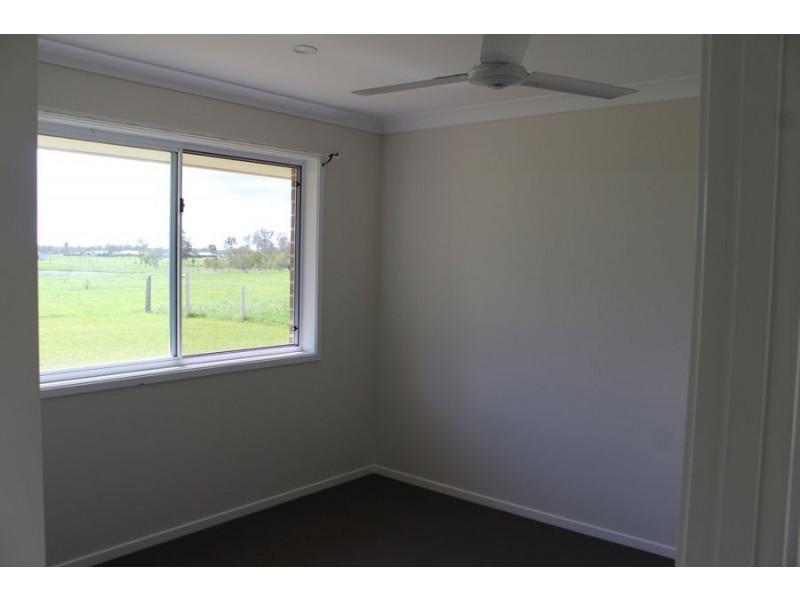 6 Boundary Road, Oakhurst QLD 4650
