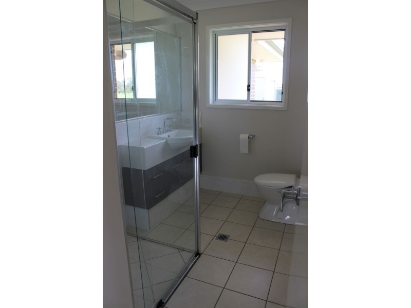 6 Boundary Road, Oakhurst QLD 4650