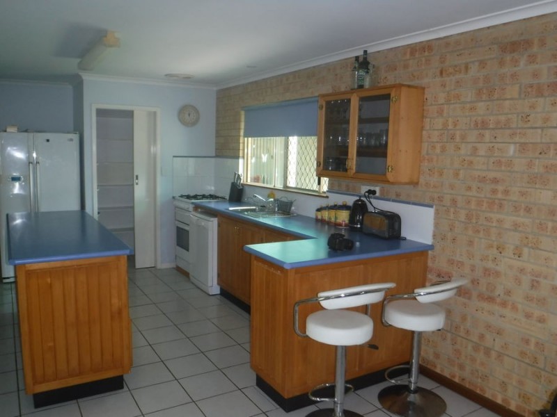 17 Amanda Avenue, Oakhurst QLD 4650