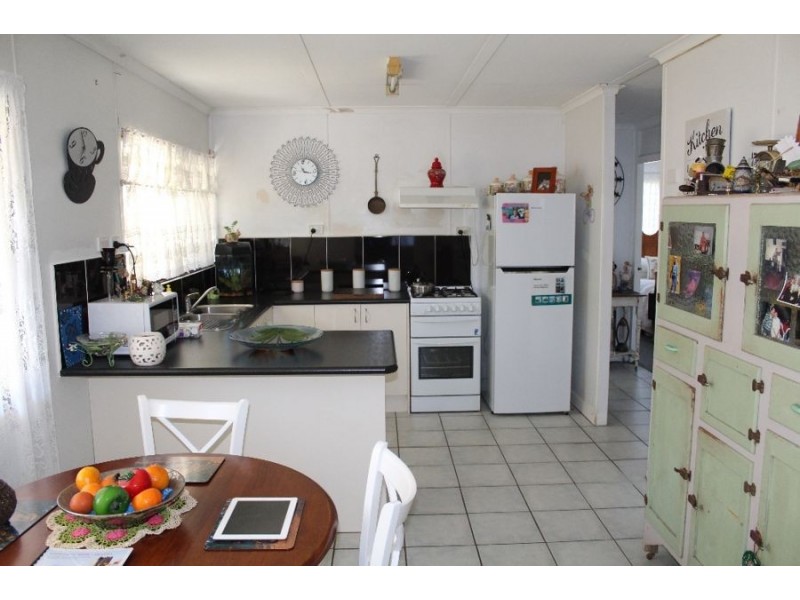 41 Petersen Road, Owanyilla QLD 4650