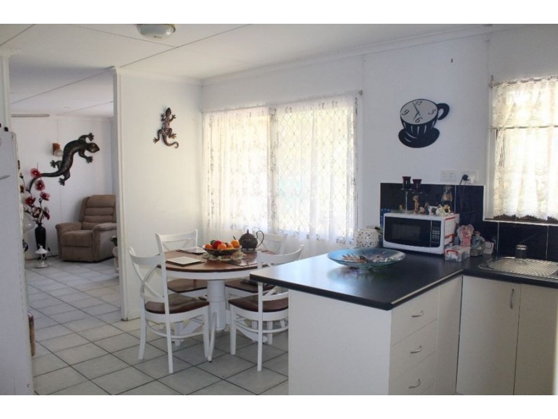 41 Petersen Road, Owanyilla QLD 4650