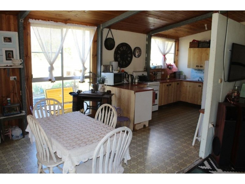 41 Petersen Road, Owanyilla QLD 4650