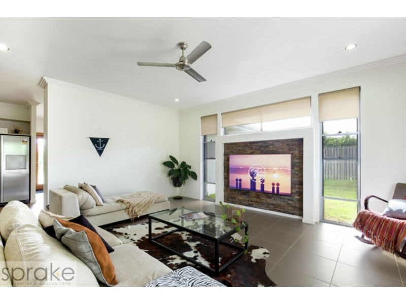 8 Dugong Avenue, Pialba QLD 4655
