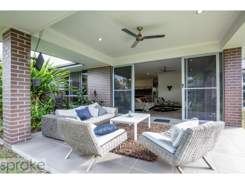 8 Dugong Avenue, Pialba QLD 4655