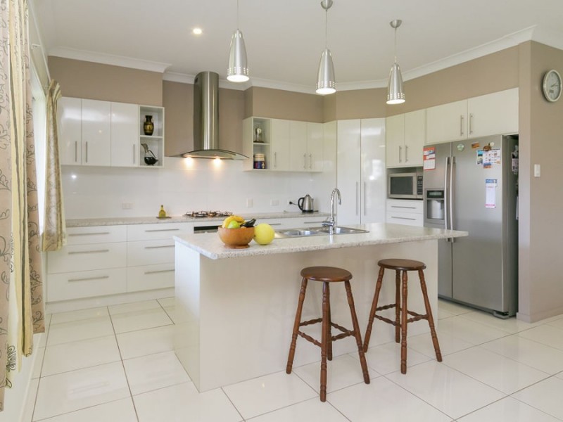 106 Woocoo Drive, Oakhurst QLD 4650