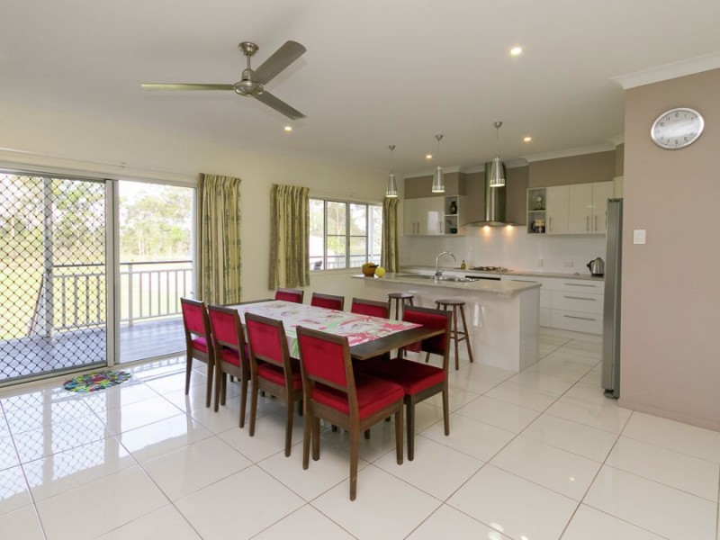 106 Woocoo Drive, Oakhurst QLD 4650