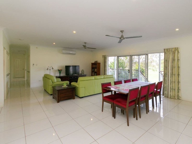 106 Woocoo Drive, Oakhurst QLD 4650