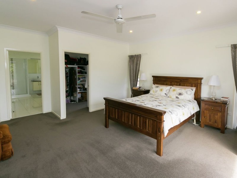 106 Woocoo Drive, Oakhurst QLD 4650