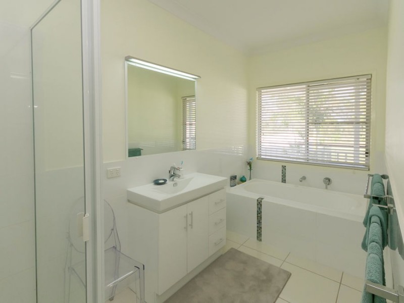 106 Woocoo Drive, Oakhurst QLD 4650