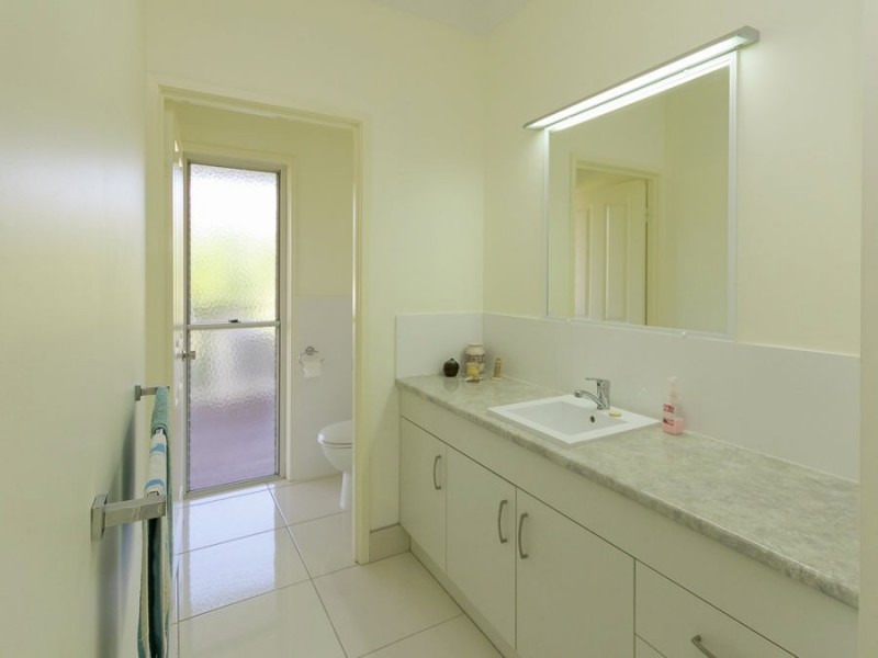 106 Woocoo Drive, Oakhurst QLD 4650