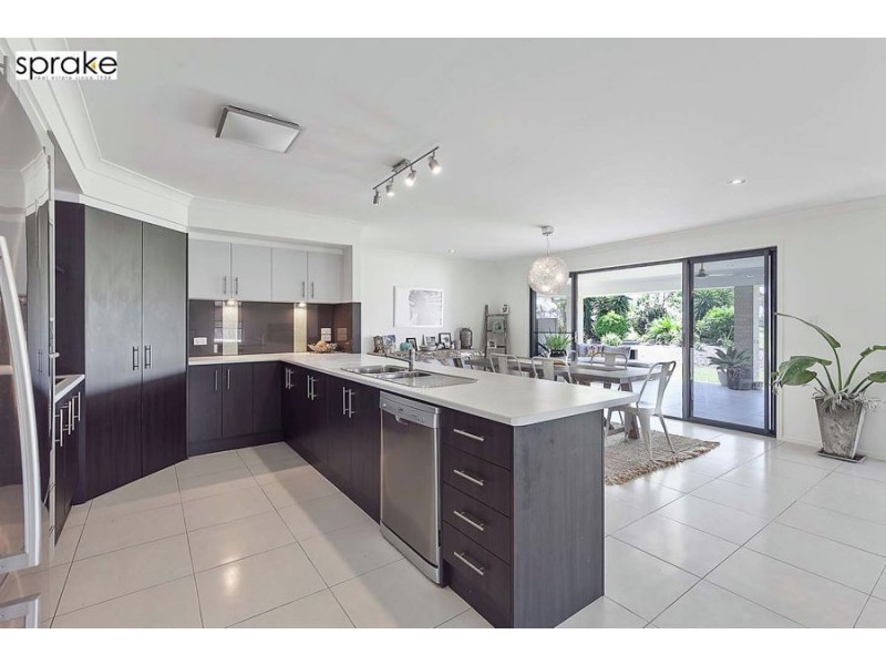 93 Dunmall Drive, Oakhurst QLD 4650