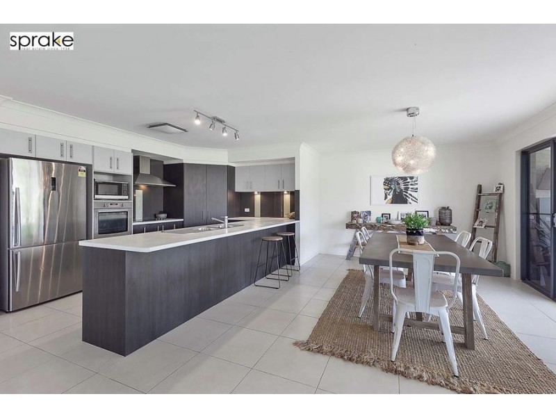 93 Dunmall Drive, Oakhurst QLD 4650