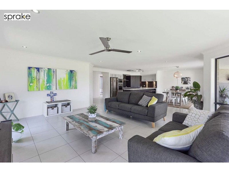 93 Dunmall Drive, Oakhurst QLD 4650