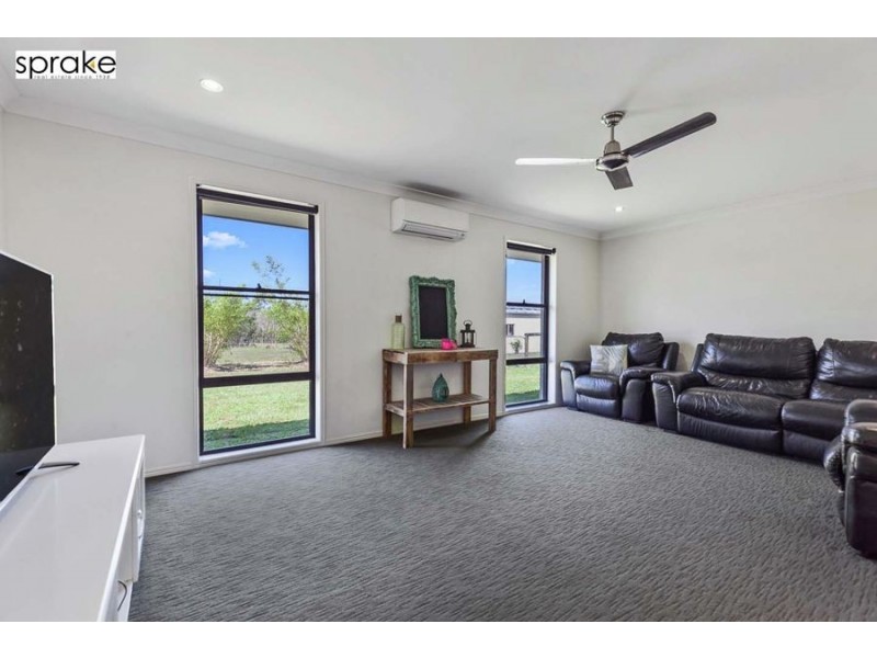 93 Dunmall Drive, Oakhurst QLD 4650