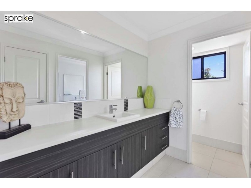 93 Dunmall Drive, Oakhurst QLD 4650