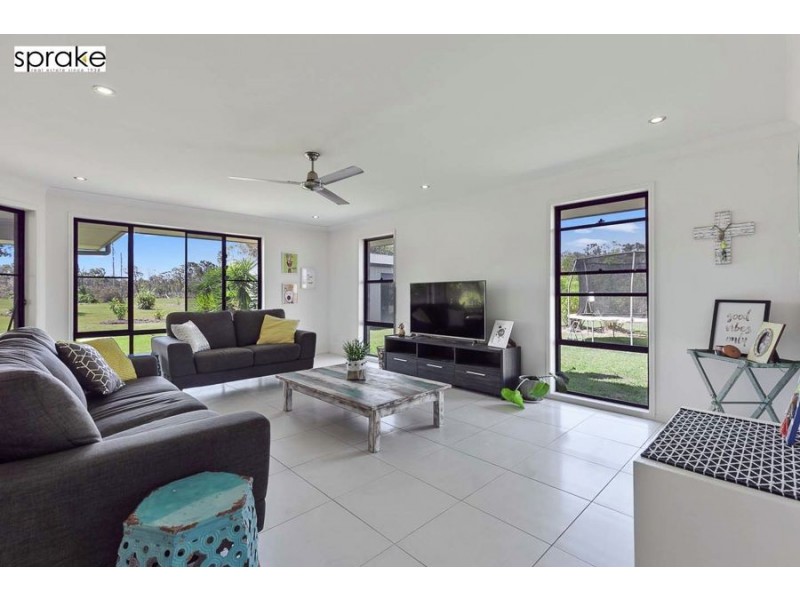 93 Dunmall Drive, Oakhurst QLD 4650