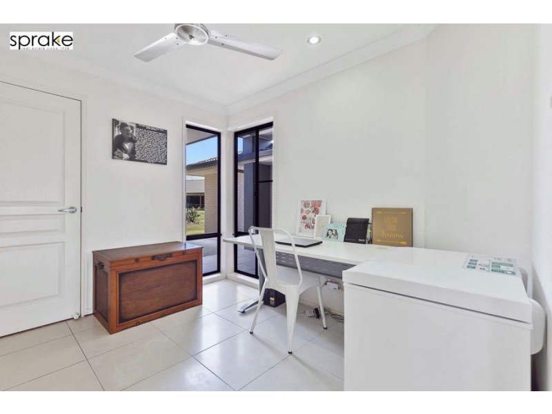 93 Dunmall Drive, Oakhurst QLD 4650