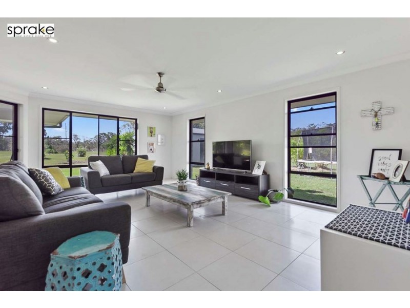 93 Dunmall Drive, Oakhurst QLD 4650