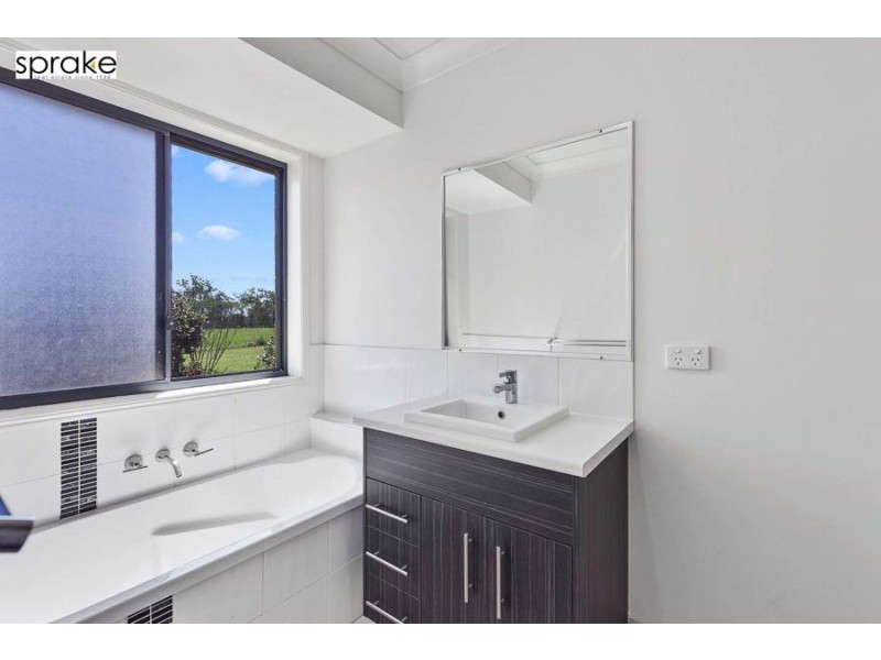 93 Dunmall Drive, Oakhurst QLD 4650