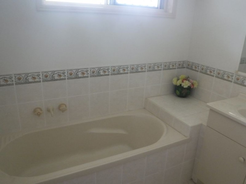 34 Woocoo Drive, Oakhurst QLD 4650