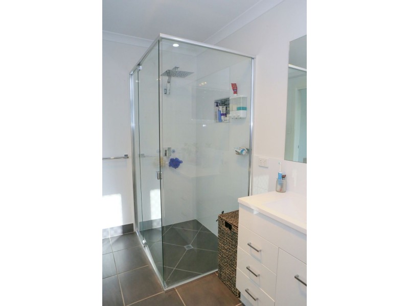 10 Kingfisher Drive, Oakhurst QLD 4650