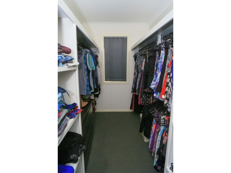 10 Kingfisher Drive, Oakhurst QLD 4650