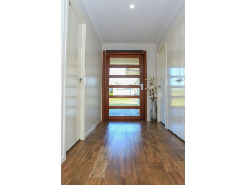 10 Kingfisher Drive, Oakhurst QLD 4650