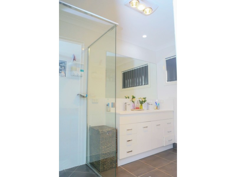 10 Kingfisher Drive, Oakhurst QLD 4650