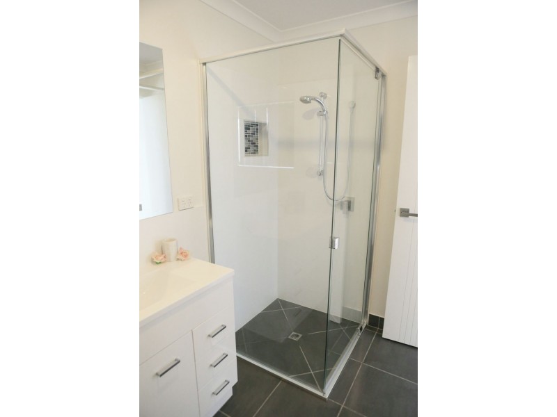 10 Kingfisher Drive, Oakhurst QLD 4650