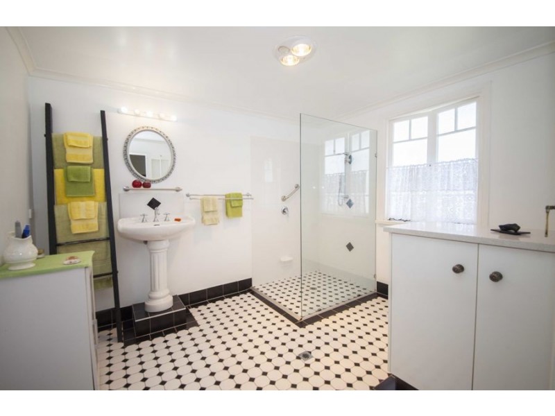 52 Wolseley Street, Granville QLD 4650