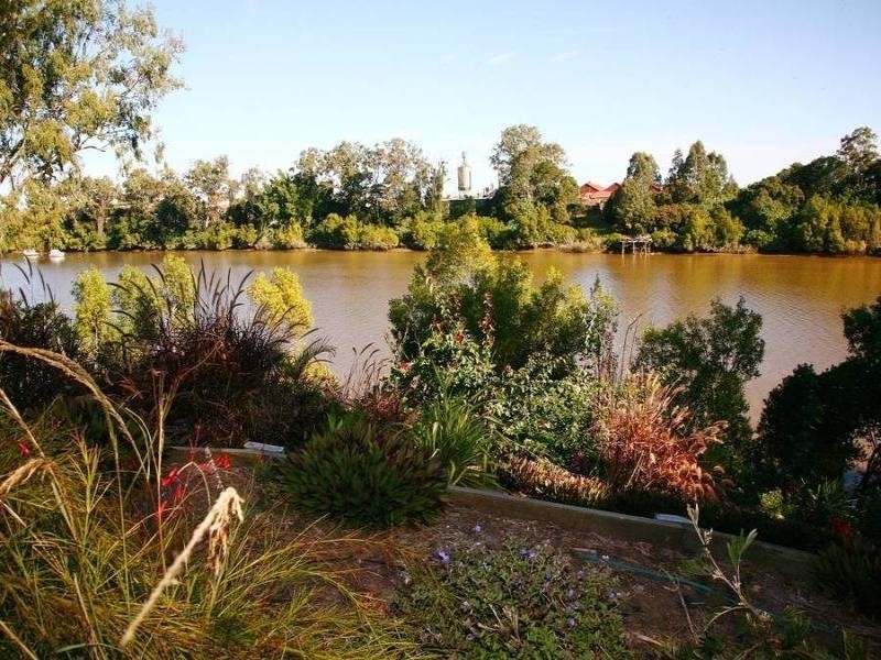 61 Dundas Street, Granville QLD 4650