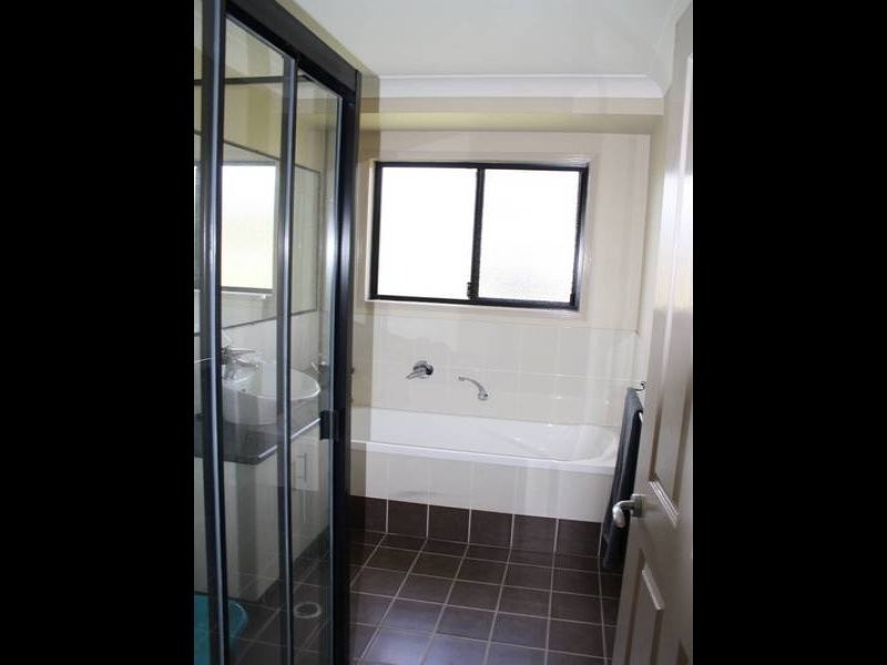 75 Barlow Street, Oakhurst QLD 4650