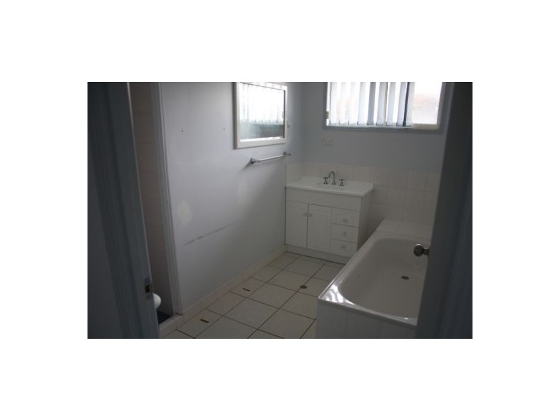 50  Lenthall Street, Aldershot QLD 4650