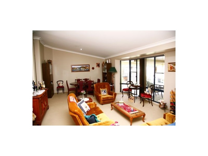 69 Loretto Drive, Oakhurst QLD 4650