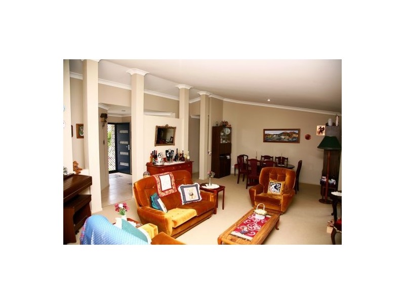 69 Loretto Drive, Oakhurst QLD 4650